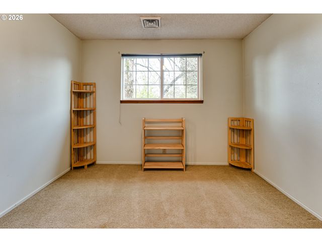 1230 DEBRICK Rd, Eugene, OR 97401