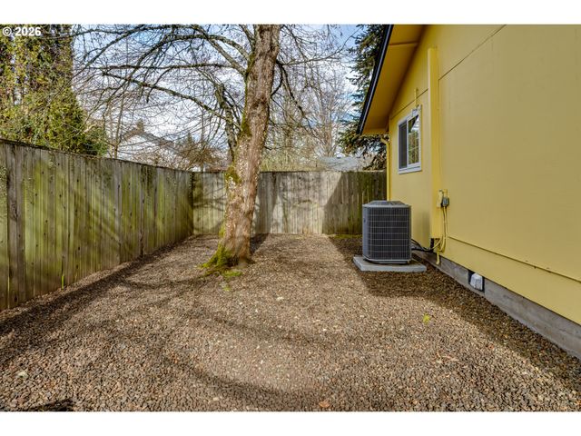 1230 DEBRICK Rd, Eugene, OR 97401