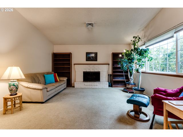 1230 DEBRICK Rd, Eugene, OR 97401