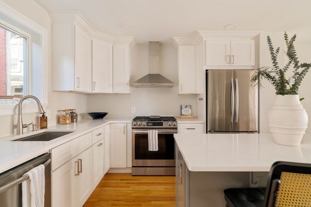 490C E 7th St, Boston, MA 02127