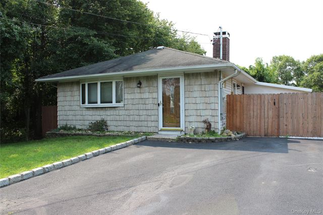 92 Lombardy Drive, Shirley, NY 11967