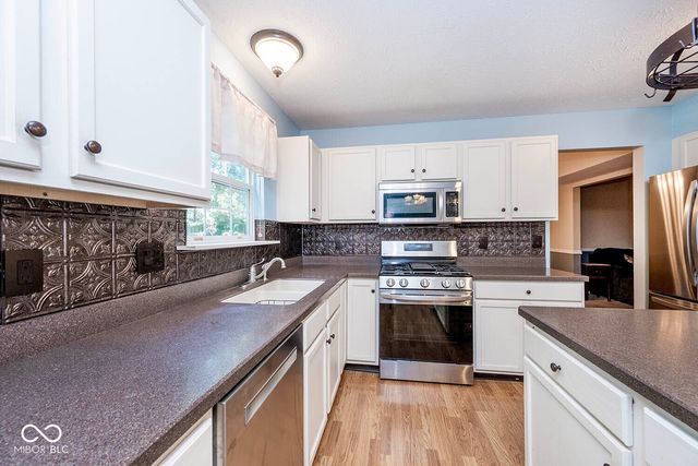 111 Oakview Drive, Mooresville, IN 46158