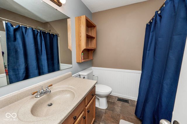 111 Oakview Drive, Mooresville, IN 46158