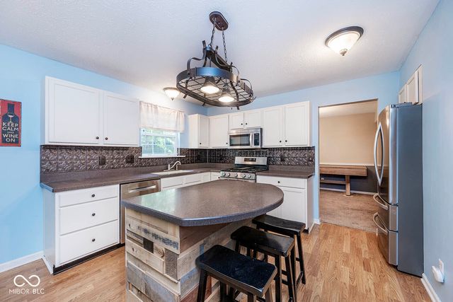 111 Oakview Drive, Mooresville, IN 46158