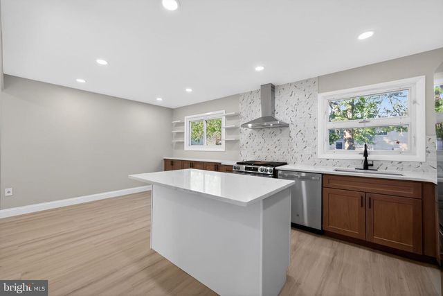 1976 ARENA DR, Hamilton, NJ 08610