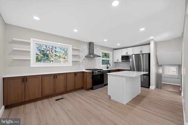 1976 ARENA DR, Hamilton, NJ 08610