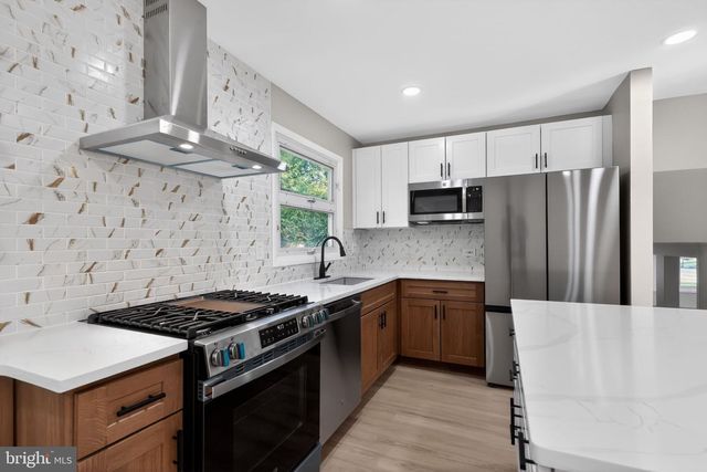 1976 ARENA DR, Hamilton, NJ 08610
