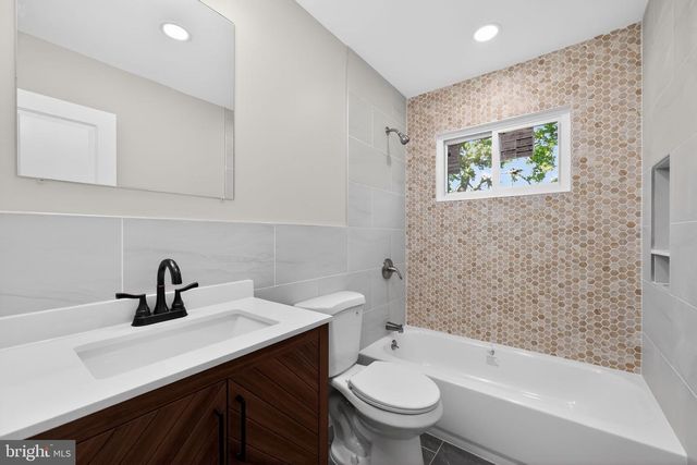 1976 ARENA DR, Hamilton, NJ 08610