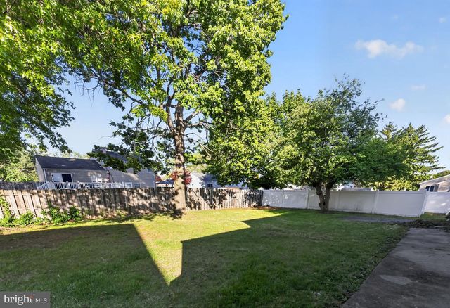 1976 ARENA DR, Hamilton, NJ 08610