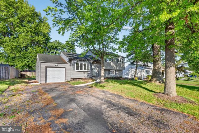 1976 ARENA DR, Hamilton, NJ 08610
