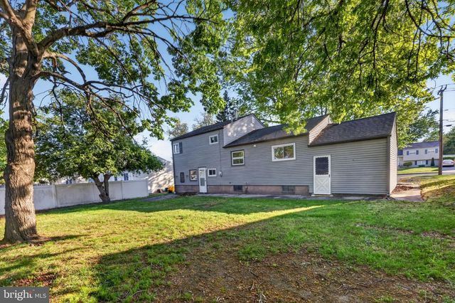 1976 ARENA DR, Hamilton, NJ 08610