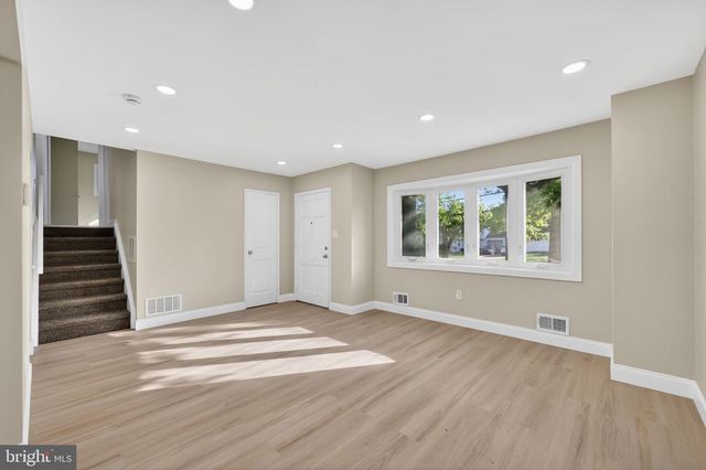 1976 ARENA DR, Hamilton, NJ 08610