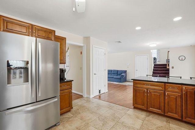 2 Tee Jay Ln, Blackstone, MA 01504