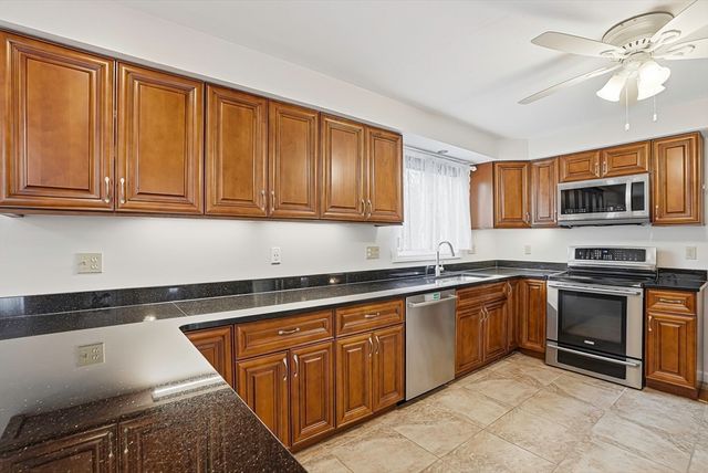 2 Tee Jay Ln, Blackstone, MA 01504