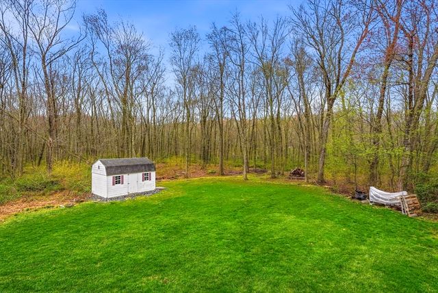 2 Tee Jay Ln, Blackstone, MA 01504