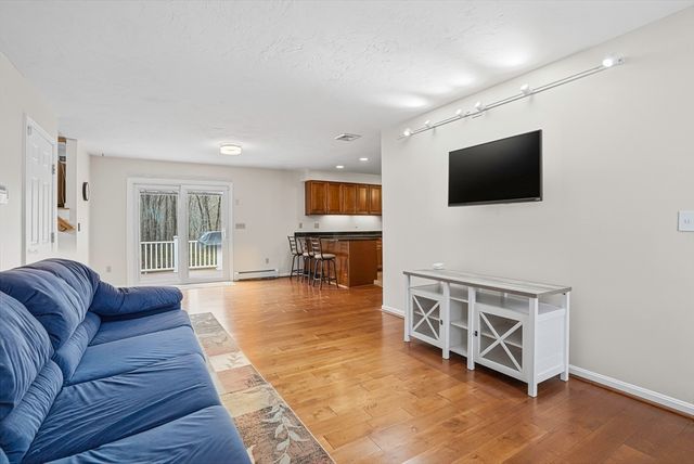 2 Tee Jay Ln, Blackstone, MA 01504