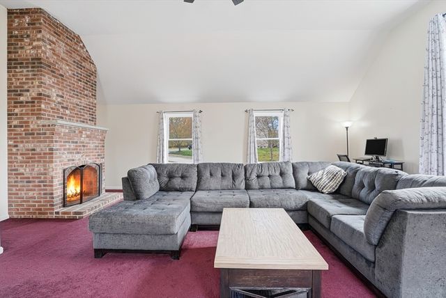 2 Tee Jay Ln, Blackstone, MA 01504
