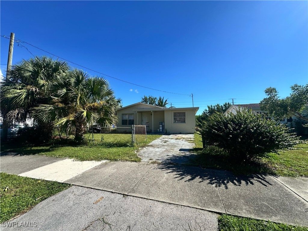 1316 5th AVE N, Naples, FL 34102