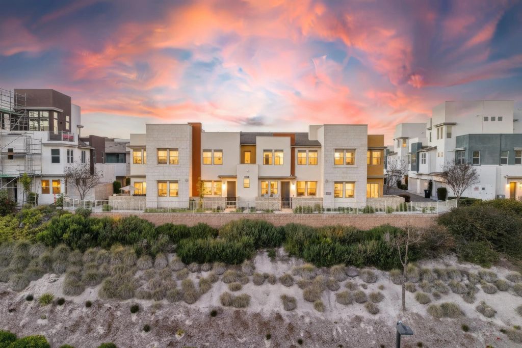 2076 Tango Loop Unit 2, Chula Vista, CA 91915