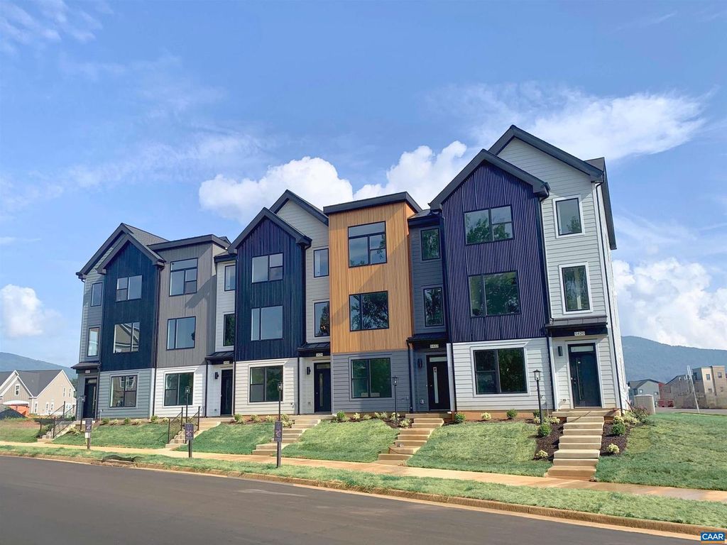 33 GOLF DR, Crozet, VA 22932