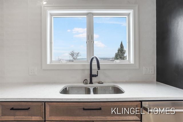 930 W Savidge Street 2, Spring Lake, MI 49456