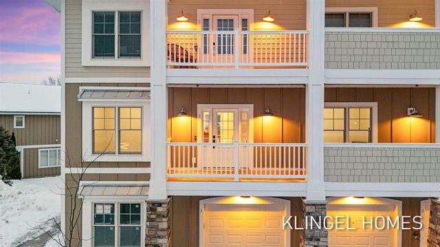 930 W Savidge Street 2, Spring Lake, MI 49456