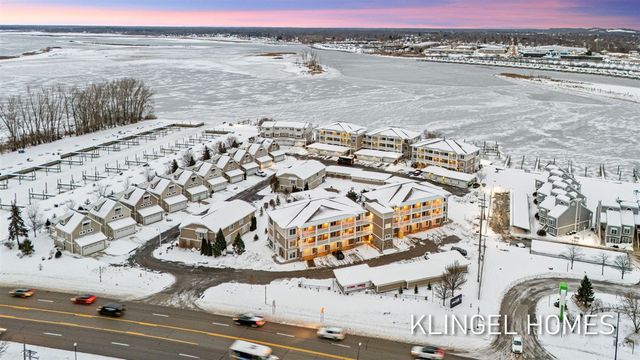 930 W Savidge Street 2, Spring Lake, MI 49456