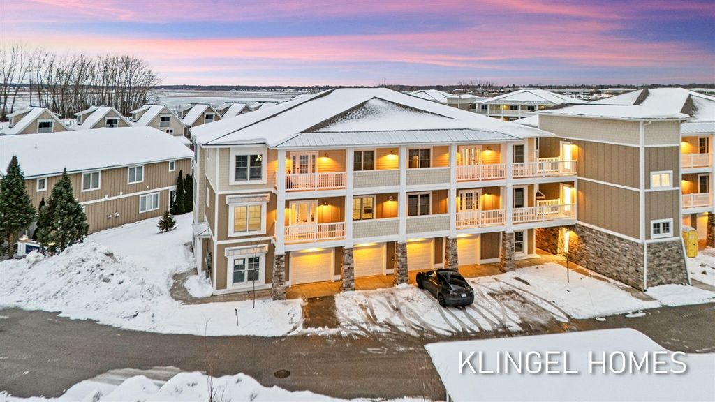 930 W Savidge Street 2, Spring Lake, MI 49456