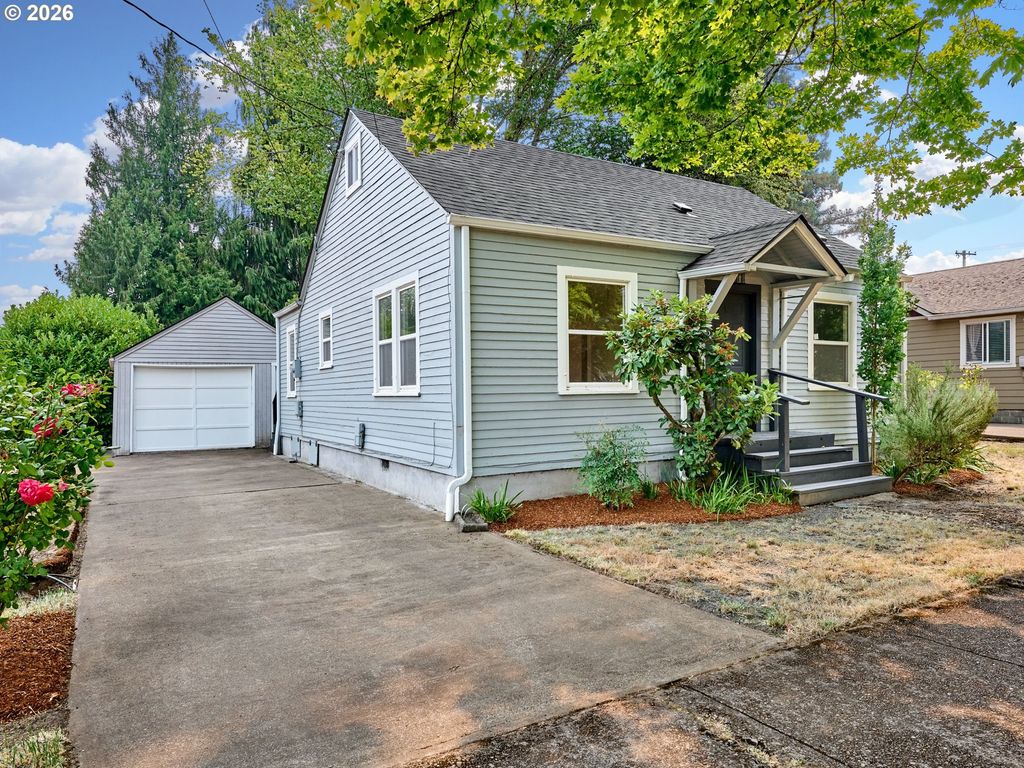 Image 1 of property listing at 1136 Ne GALLOWAY St, Mc Minnville, OR 97128