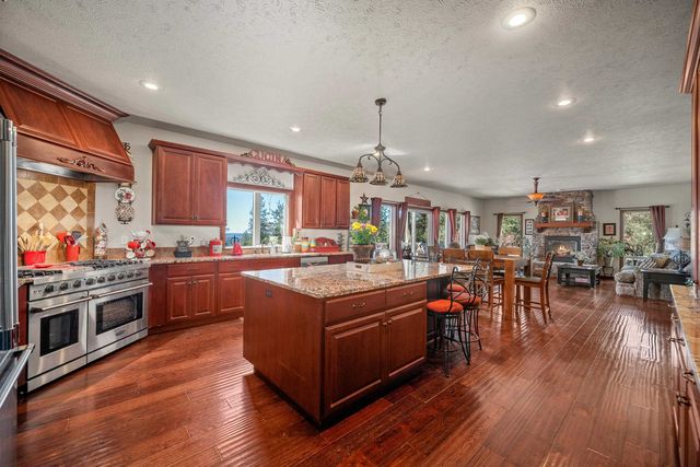 4212 W Country Hills Ln, Spokane, WA 99208