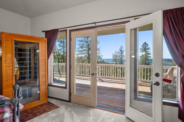 4212 W Country Hills Ln, Spokane, WA 99208