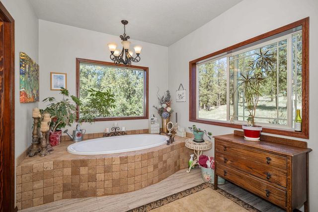 4212 W Country Hills Ln, Spokane, WA 99208