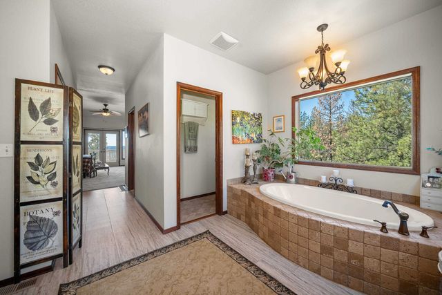 4212 W Country Hills Ln, Spokane, WA 99208