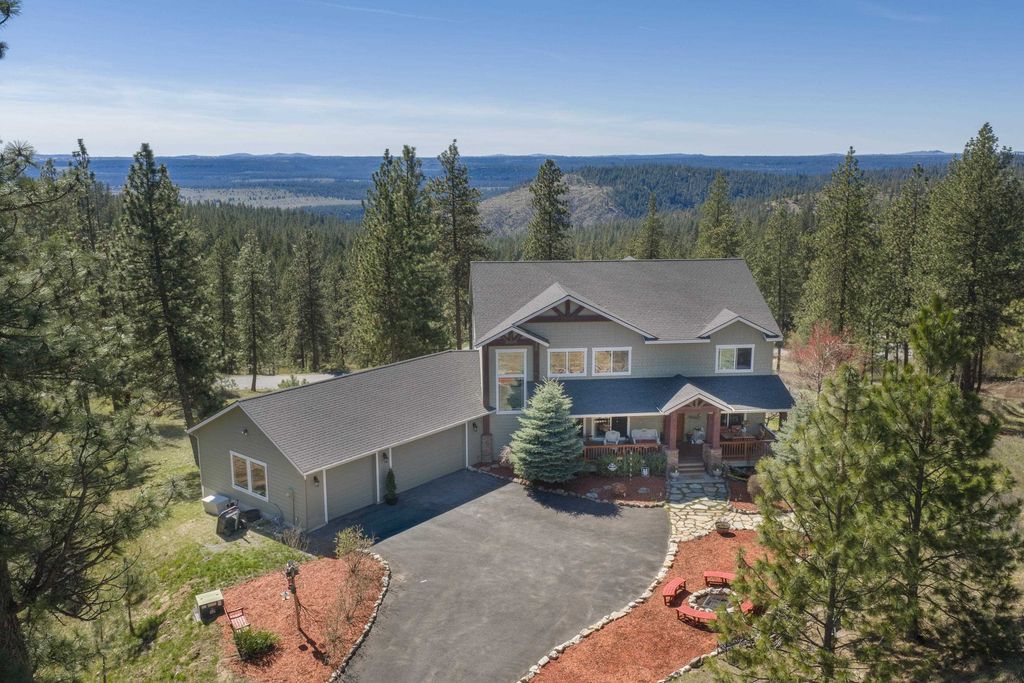4212 W Country Hills Ln, Spokane, WA 99208