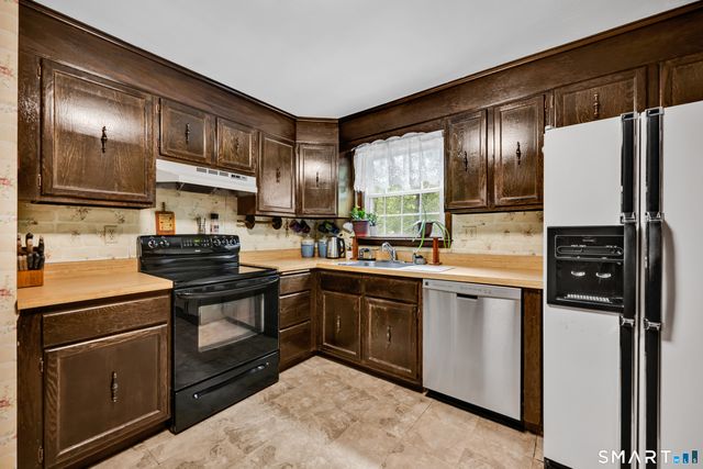 50 Aldbourne Drive, Bristol, CT 06010