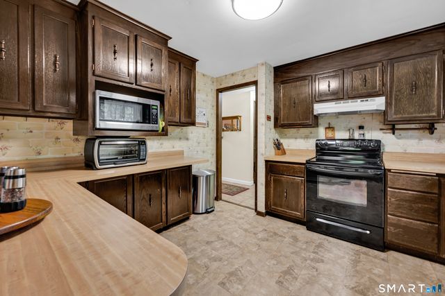 50 Aldbourne Drive, Bristol, CT 06010