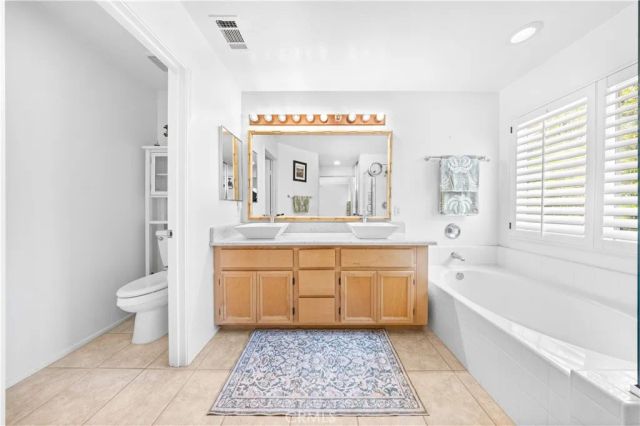26 Appleglen, Irvine, CA 92602