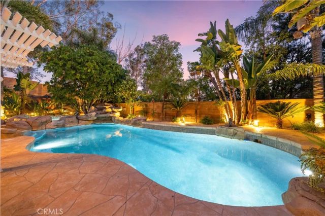 26 Appleglen, Irvine, CA 92602