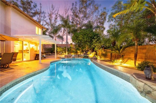 26 Appleglen, Irvine, CA 92602