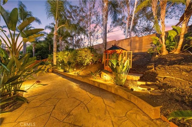 26 Appleglen, Irvine, CA 92602
