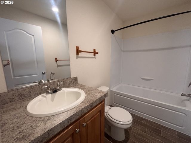 104 RIVER LOOP 1, Eugene, OR 97404