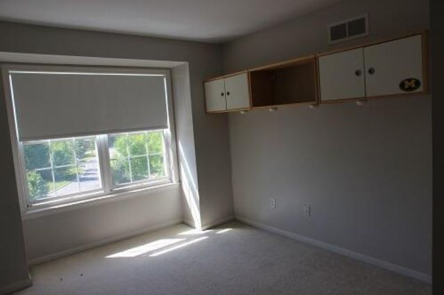 3057 Barclay Way, Ann Arbor, MI 48105
