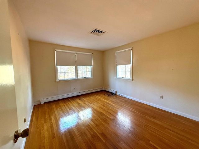 660 Old Dunstable Rd, Groton, MA 01450