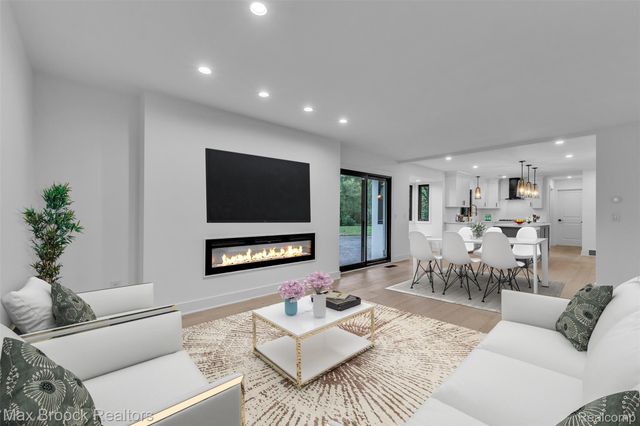 7244 Lahser Road, Bloomfield Hills, MI 48301