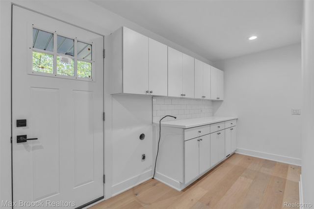 7244 Lahser Road, Bloomfield Hills, MI 48301
