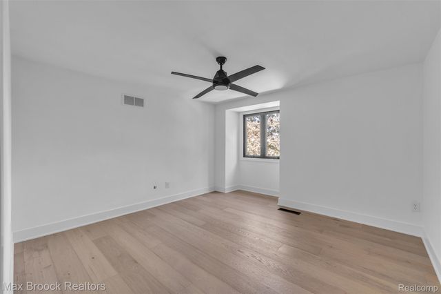 7244 Lahser Road, Bloomfield Hills, MI 48301