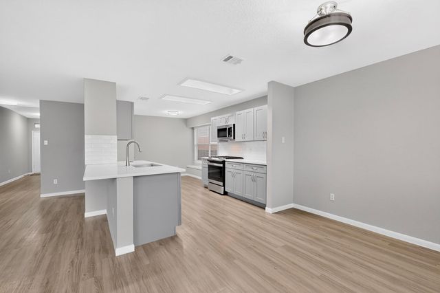 2447 Roundabout LN, Round Rock, TX 78664