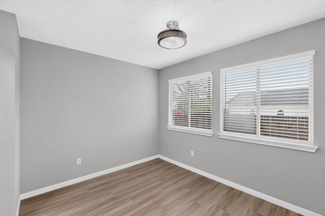 2447 Roundabout LN, Round Rock, TX 78664