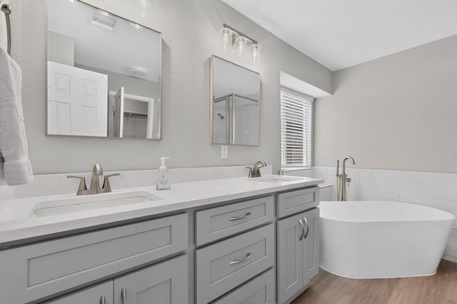 2447 Roundabout LN, Round Rock, TX 78664