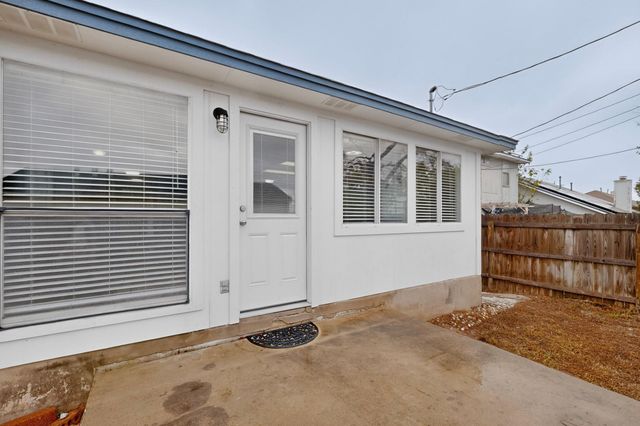 2447 Roundabout LN, Round Rock, TX 78664